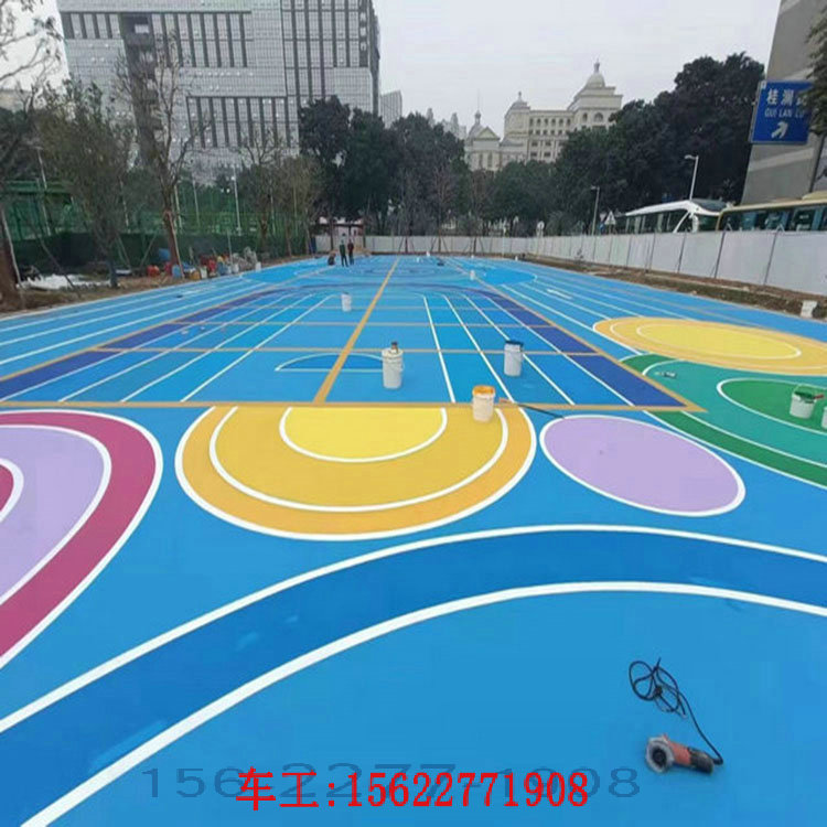 乐竞苹果
技术车剑鑫技术总监讲解海绵城市强固透水混凝土的优点